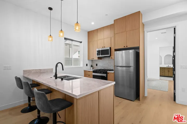 906 S Shenandoah 3/4, Los Angeles, California 90035 — photo 4