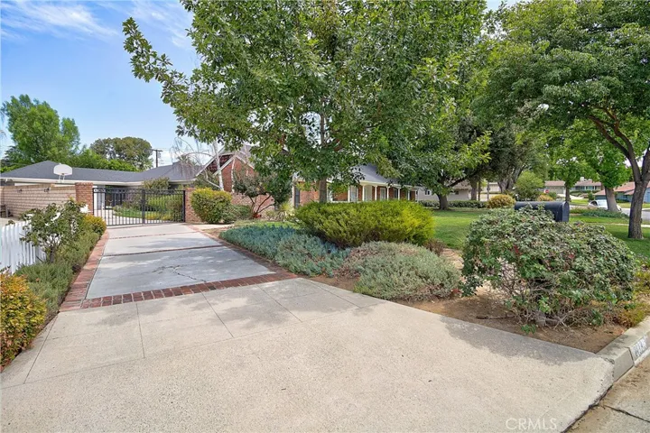 2133 Elsinore, Riverside, California 92506 — photo 4