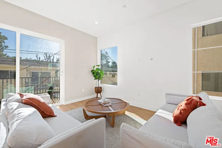 906 S Shenandoah, Los Angeles, California 90035 — photo 5