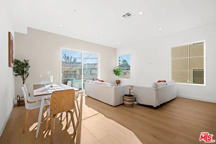 906 S Shenandoah, Los Angeles, California 90035 — photo 4