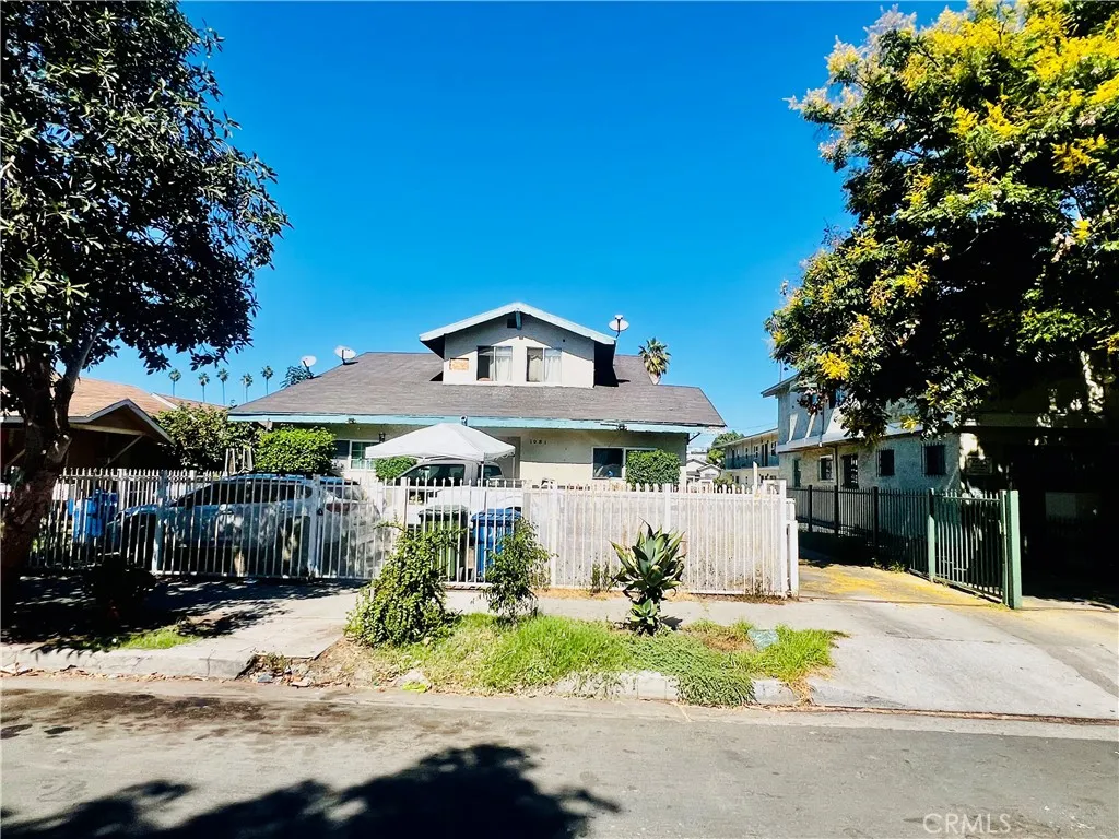 1081 W 39th