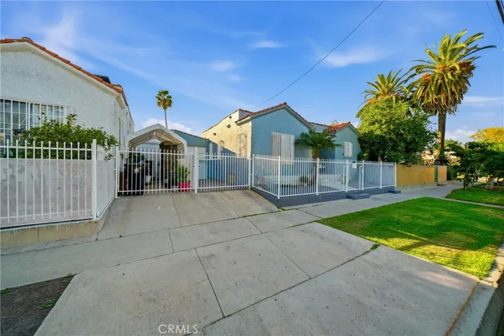 8205 Stanford, Los Angeles, California 90001 — photo 4