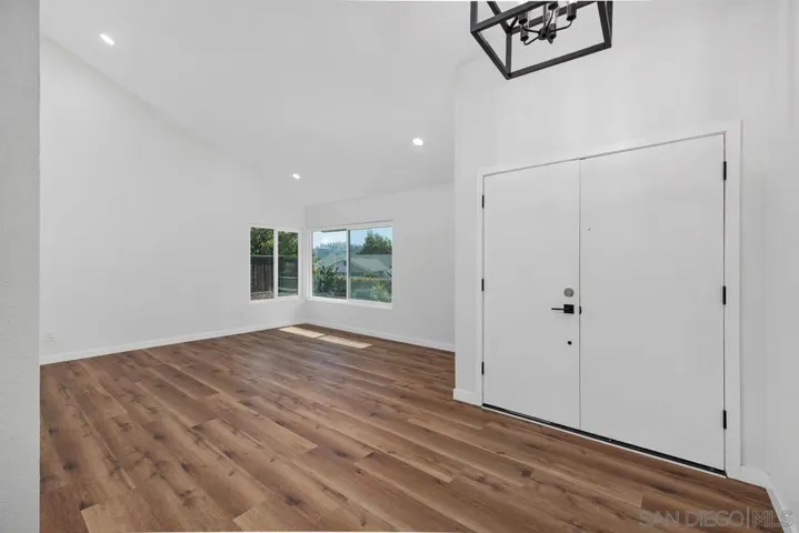 4566 Hancock Cir, Oceanside, California 92056 — photo 5