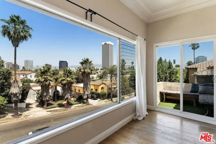 932 S Curson Avenue, Los Angeles, California 90036 — photo 5