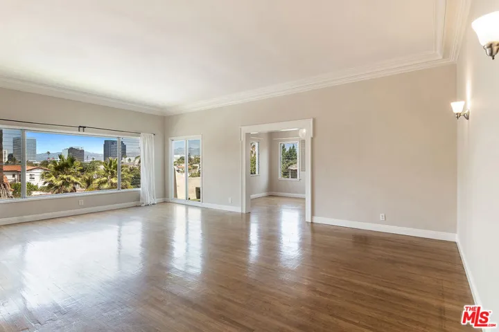 932 S Curson Avenue, Los Angeles, California 90036 — photo 4