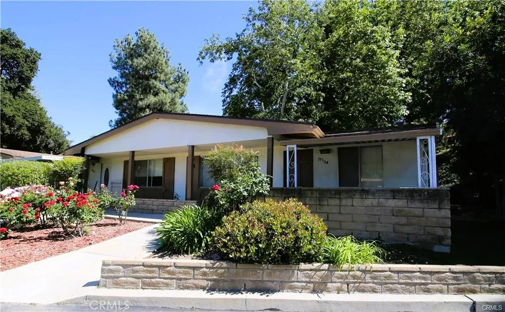 19364 Ave Of The Oaks