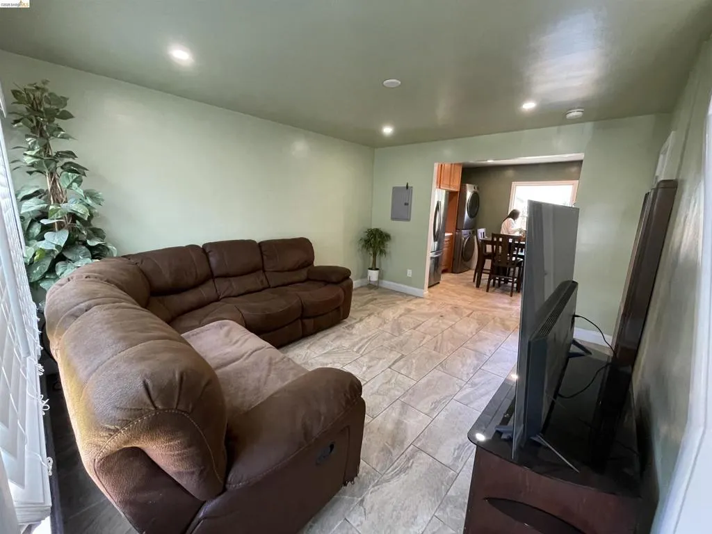 18 W Chanslor Ct