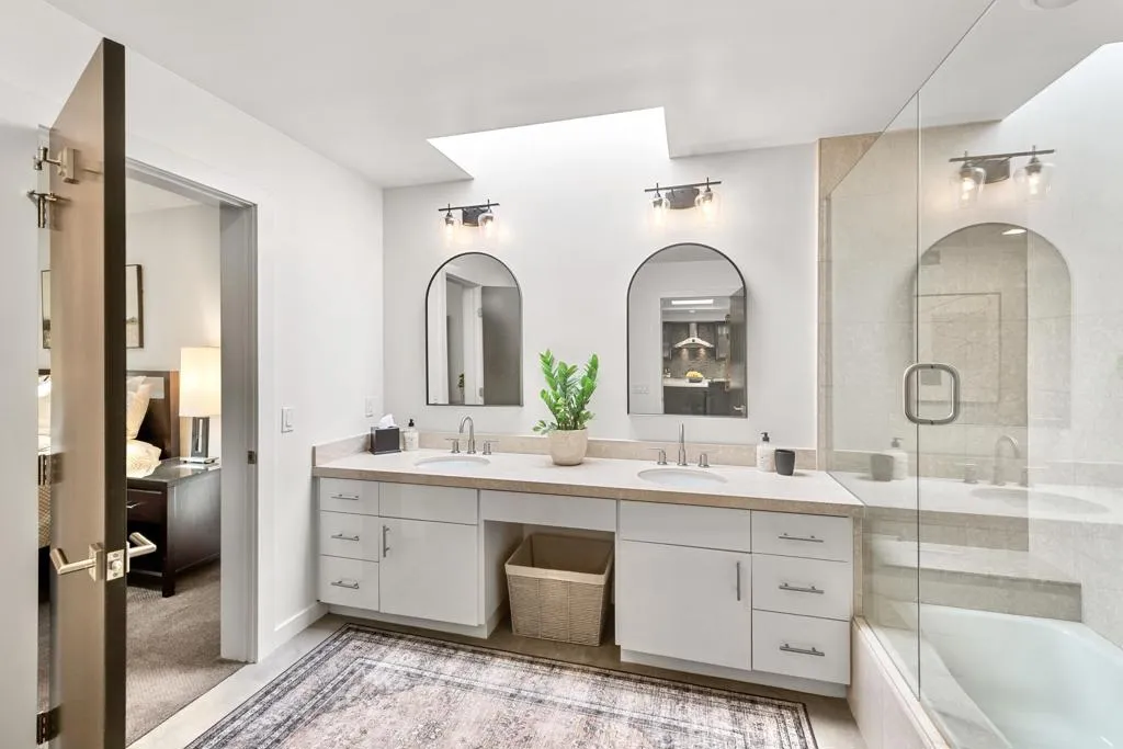 Den/2nd Bdrm Ensuite Den/2nd Bdrm Ensuite