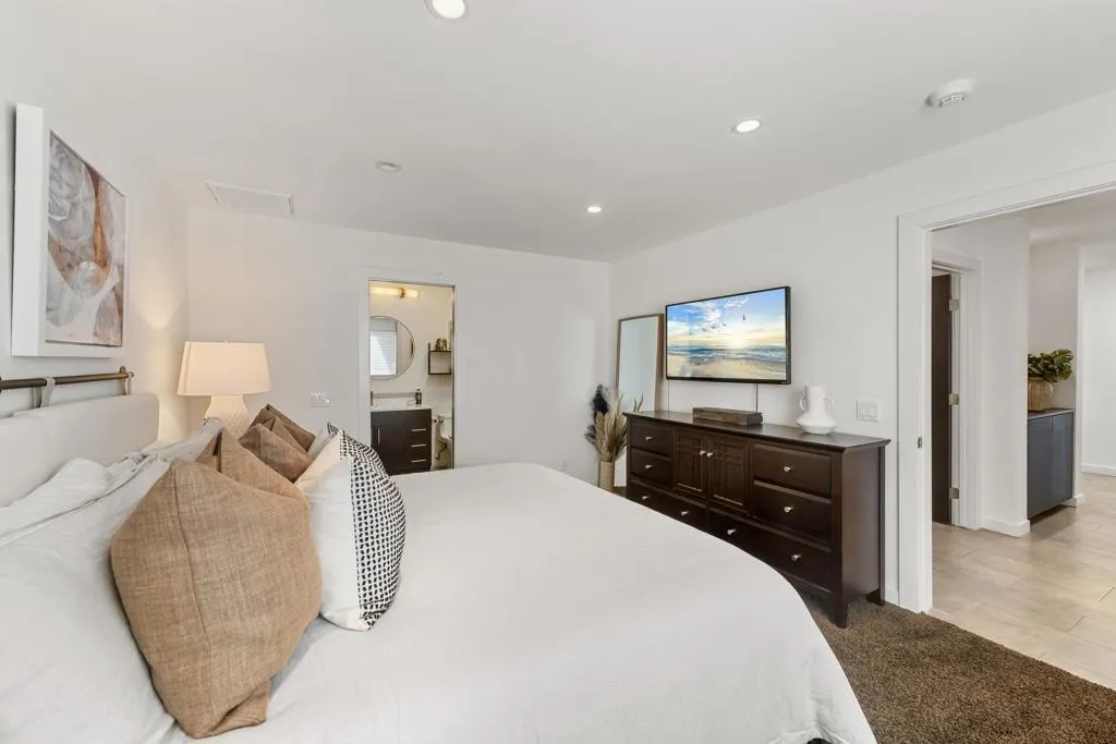 2nd Bdrm Private Suite 2nd Bdrm Private Suite