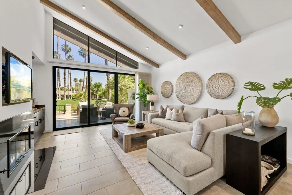 Spacious Great Room Spacious Great Room