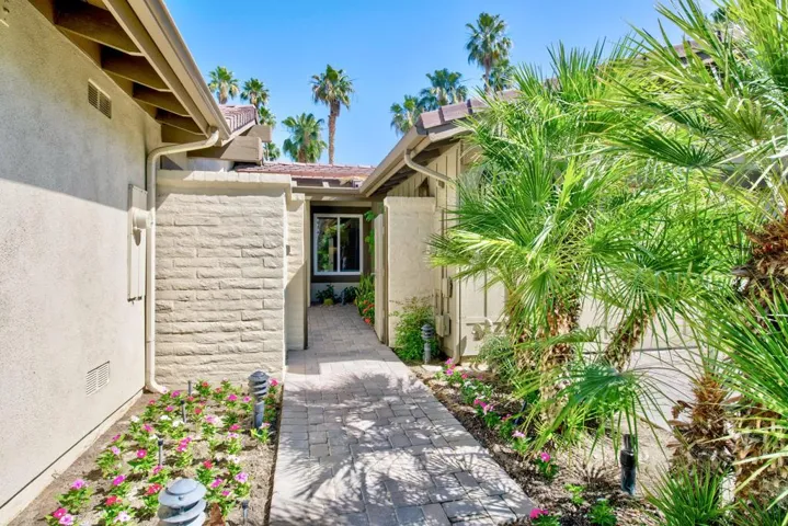 Landscaping Incl w HOA
