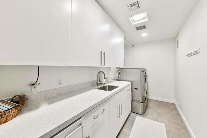 Laundry: Expanded-Spacious Laundry Rm