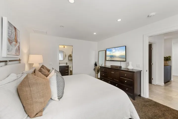 2nd Bdrm Private Suite