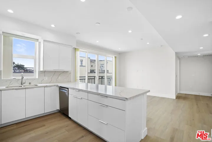 11042 La Maida Street 203, North Hollywood, California 91601 — photo 5
