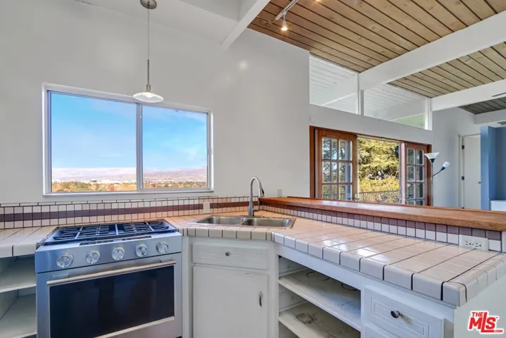 11667 Picturesque Drive, Studio City, California 91604 — photo 5