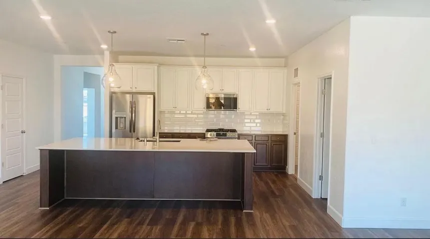5847 E Belgravia 1, Fresno, California 93727 — photo 4