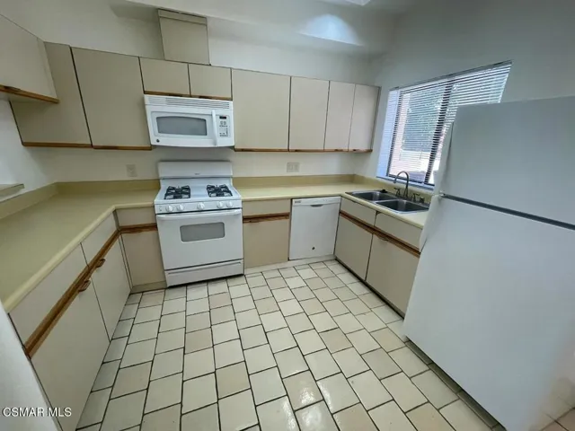 401 E Vista Chino 10, Palm Springs, California 92262 — photo 5