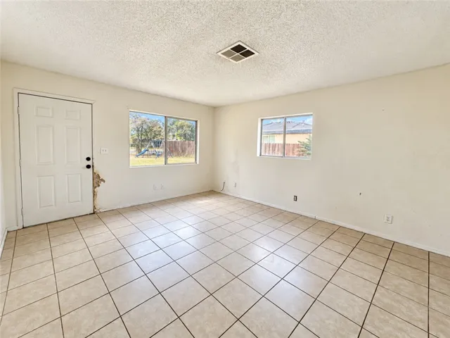 807 Castaic, Bakersfield, California 93308 — photo 5