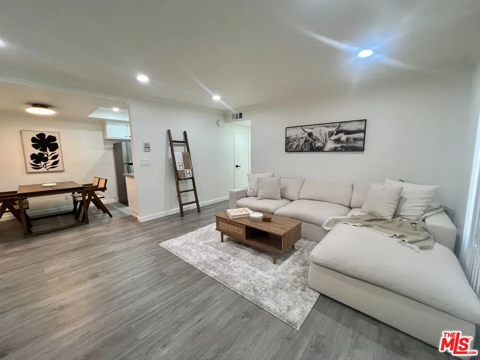 408 Burchett St #5