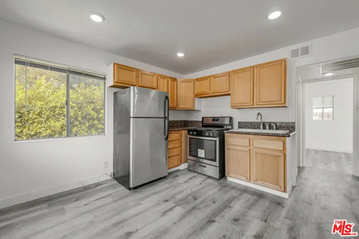 124 S Almont Drive 1, Beverly Hills, California 90211 — photo 4