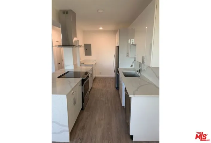 3461 Waverly Drive 306, Los Angeles, California 90027 — photo 5