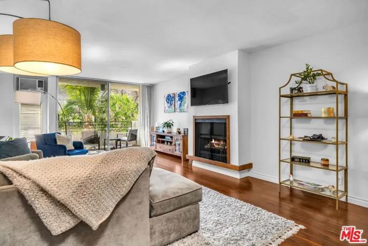 6151 Orange Street 119, Los Angeles, California 90048 — photo 4