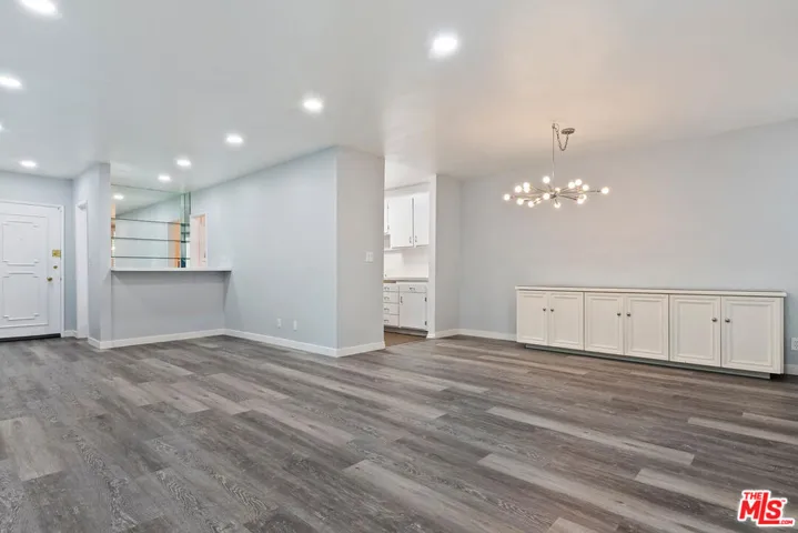 927 N Kings Road 107, West Hollywood, California 90069 — photo 4