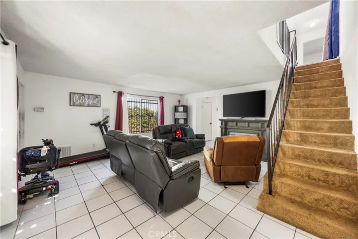 10616 Wilmington, Los Angeles, California 90002 — photo 5