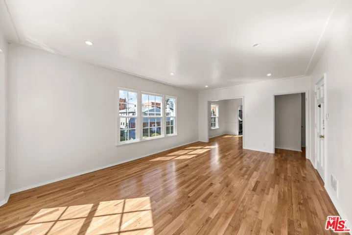 642 1/2 S Dunsmuir Avenue, Los Angeles, California 90036 — photo 4