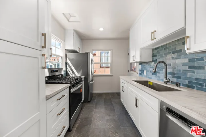 642 1/2 S Dunsmuir Avenue, Los Angeles, California 90036 — photo 5