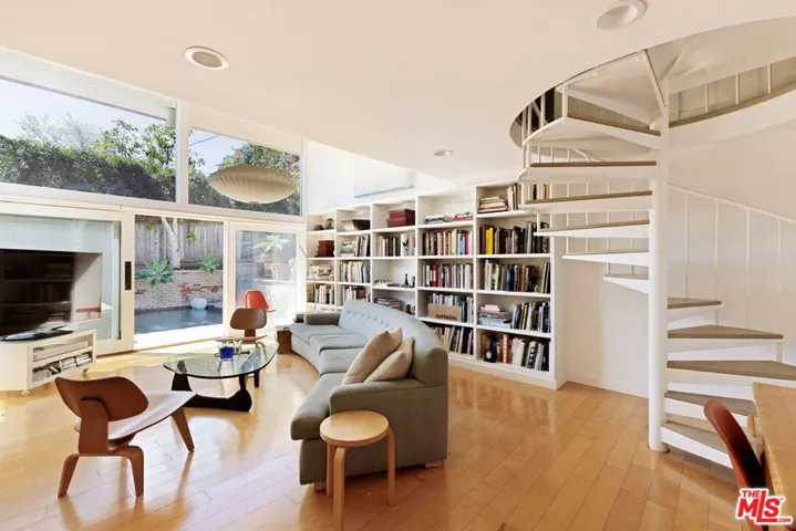 187 N Canyon View Drive, Los Angeles, California 90049 — photo 5