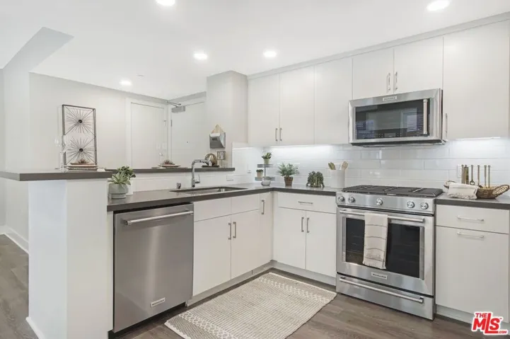 6030 Seabluff Drive 319, Los Angeles, California 90094 — photo 4
