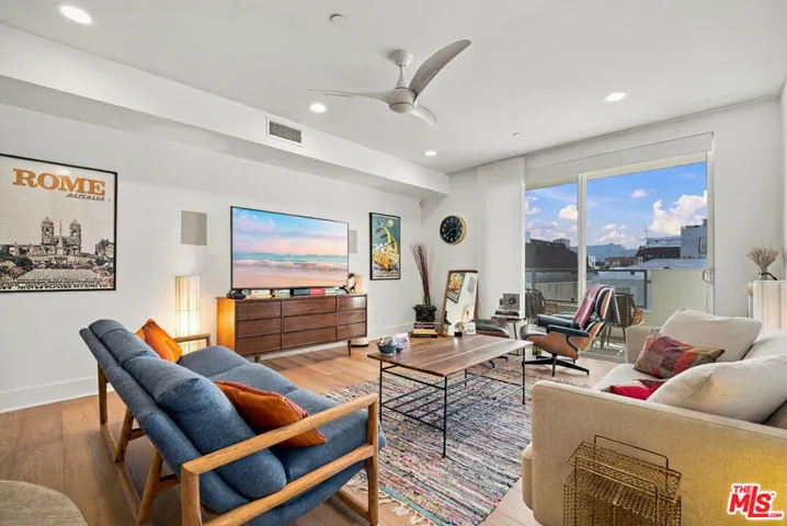 118 N Kings Road 301, Los Angeles, California 90048 — photo 4