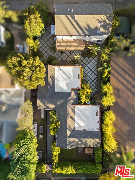 808 Venezia Ave