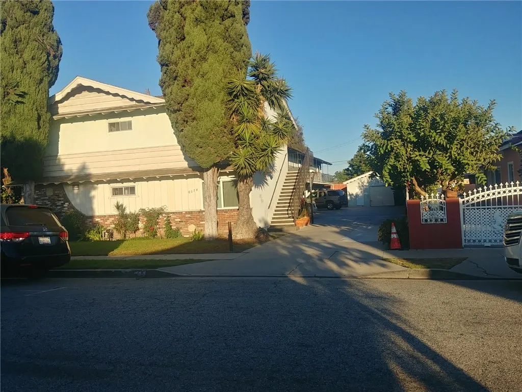 8674 San Gabriel