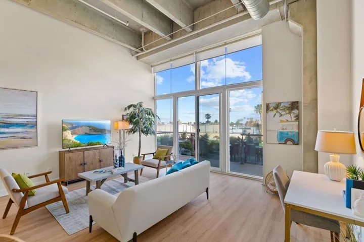 550 Seagaze Drive 19, Oceanside, California 92054 — photo 4