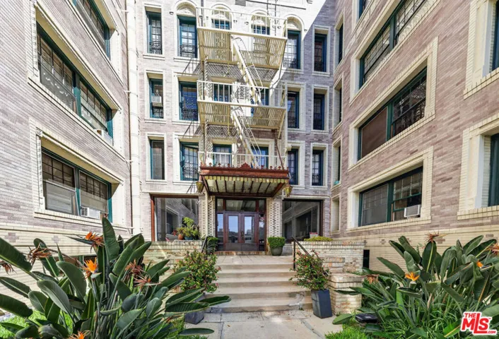 2121 James M Wood Boulevard 202, Los Angeles, California 90006 — photo 5