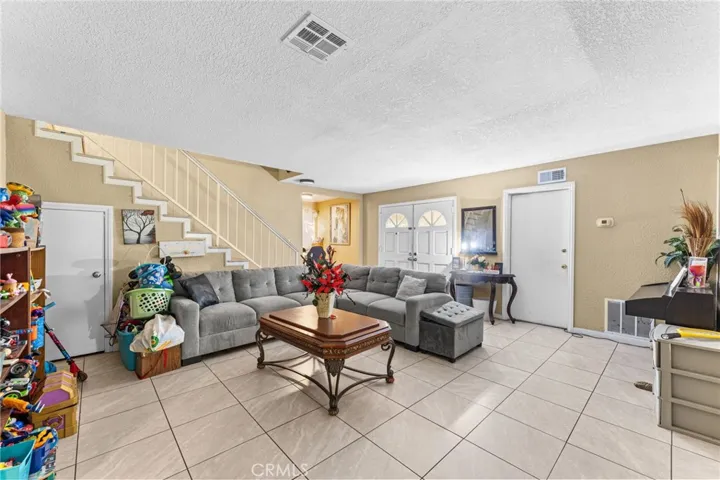 698 W Phillips, Pomona, California 91766 — photo 4