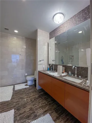 900 W Olympic, Los Angeles, California 90015 — photo 4