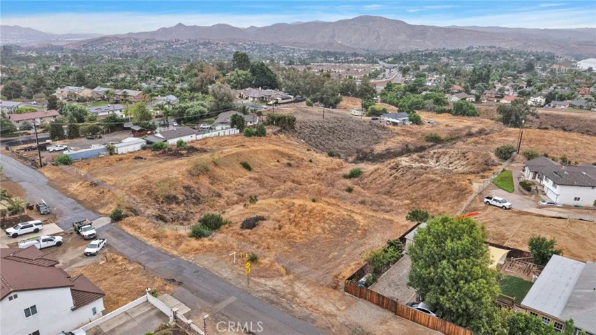 3255 Howe Street, Corona, California 92881 — photo 4