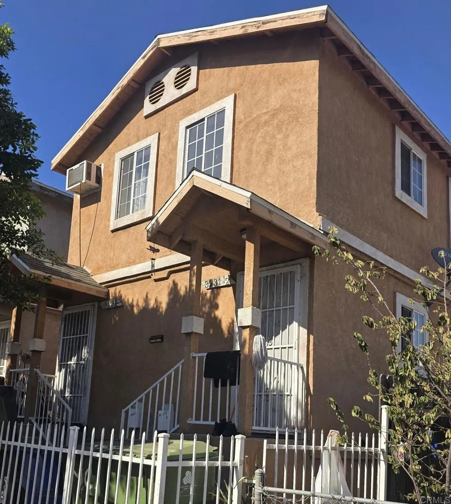 3231 1/2 E Cesar Chavez Ave