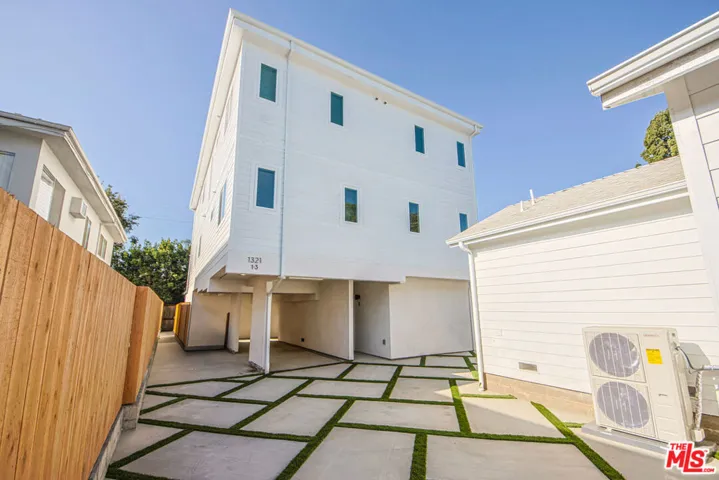 1321 N June Street 1, Los Angeles, California 90028 — photo 4