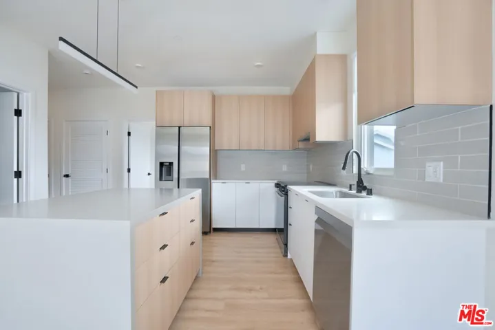 5657 Virginia Avenue 301, Los Angeles, California 90038 — photo 5