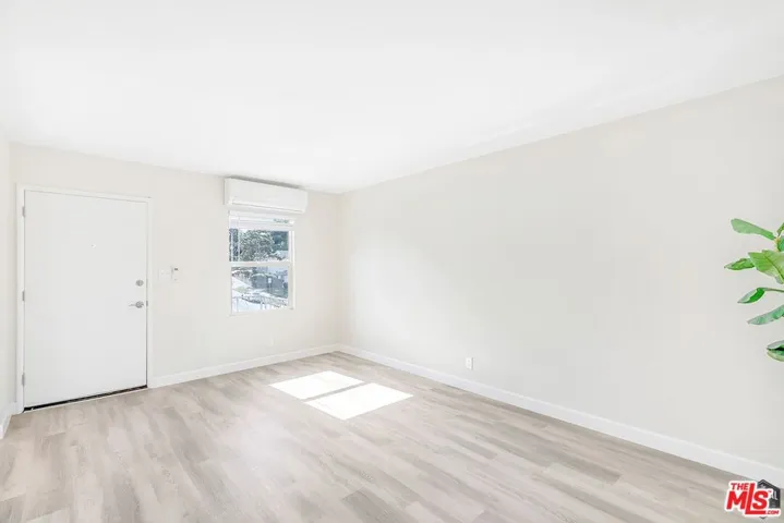 7020 Glasgow Avenue, Los Angeles, California 90045 — photo 4