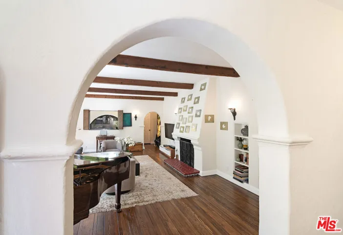 144 S Mansfield Avenue, Los Angeles, California 90036 — photo 5