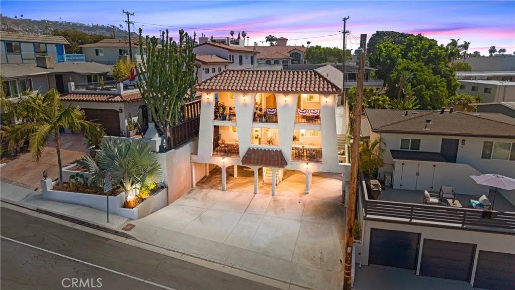 241 Avenida Serra