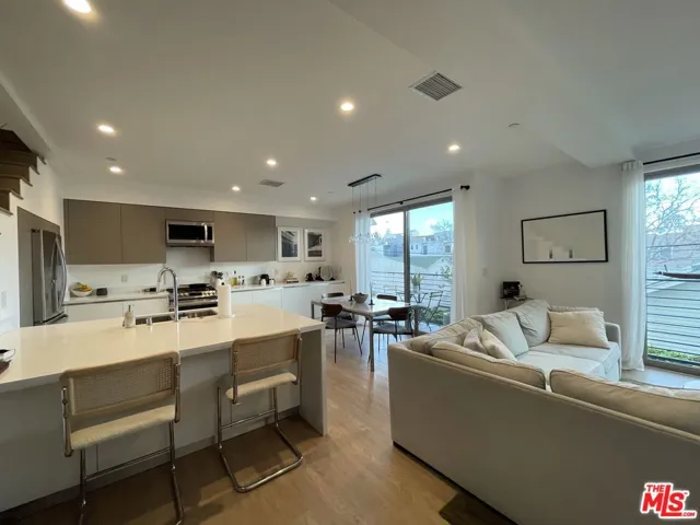 1206 N Sycamore Avenue 1, Los Angeles, California 90038 — photo 4