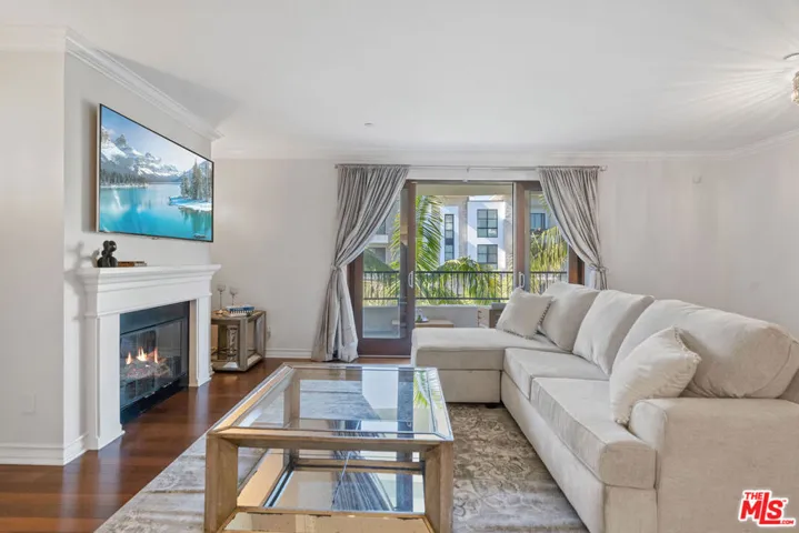 122 N Clark Drive 301, West Hollywood, California 90048 — photo 4