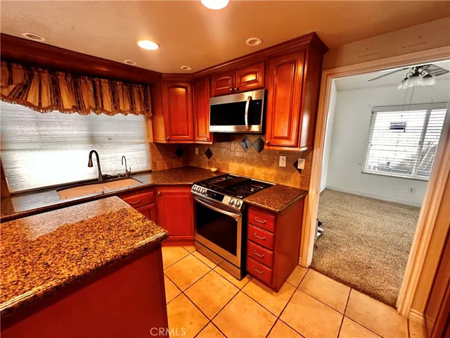 13384 Ironstone Avenue, Victorville, California 92392 — photo 5