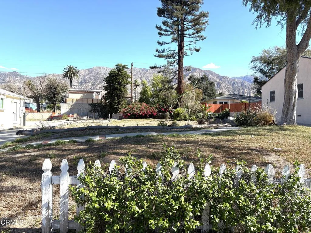 855 Morada Pl